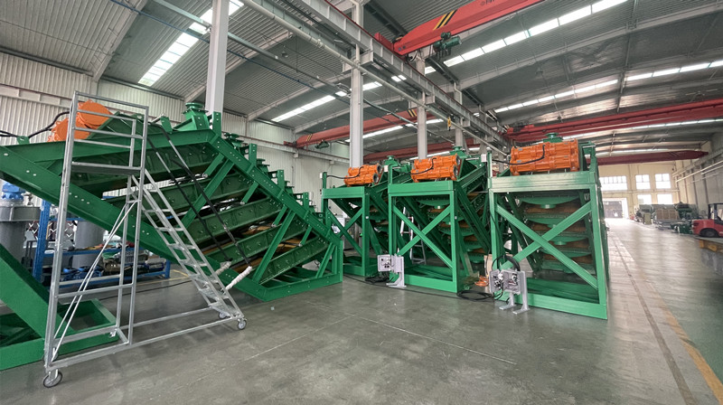 20250606 Quartz Sand Vibrating Screen