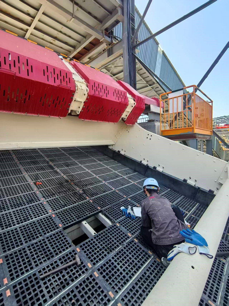 矿山筛筛网安装25102