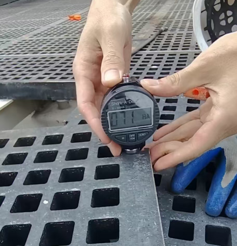 矿山筛筛网安装25103